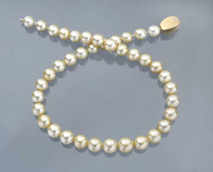 Perlen-Collier.