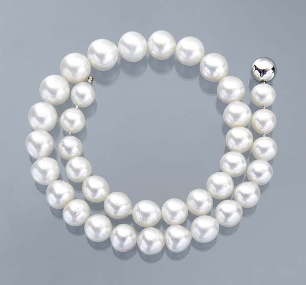 Perlen-Collier.