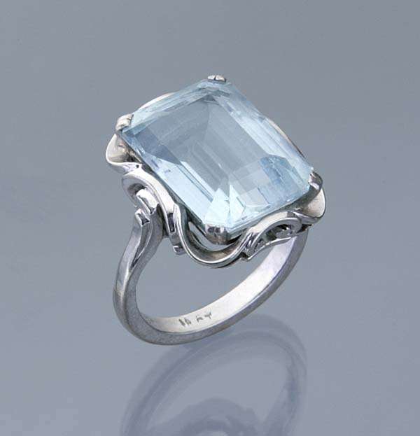 Großer Aquamarin-Ring.