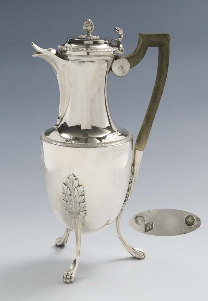 Große Louis XVI-Kanne.