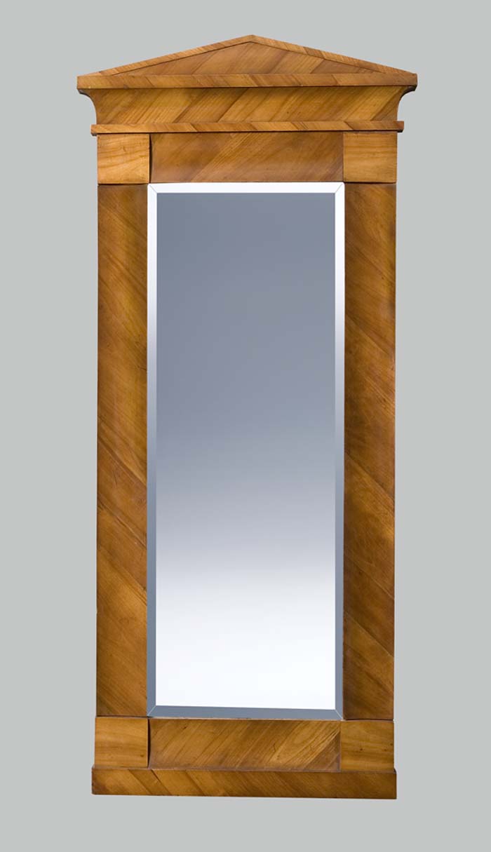Biedermeier-Pfeilerspiegel.