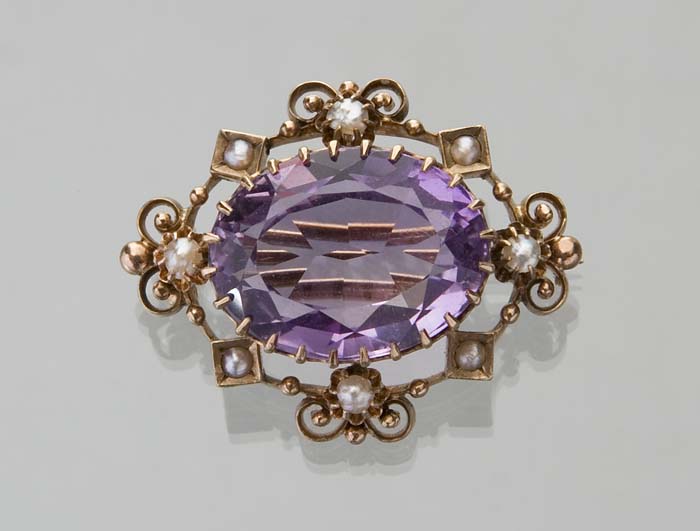 Amethyst-Brosche.