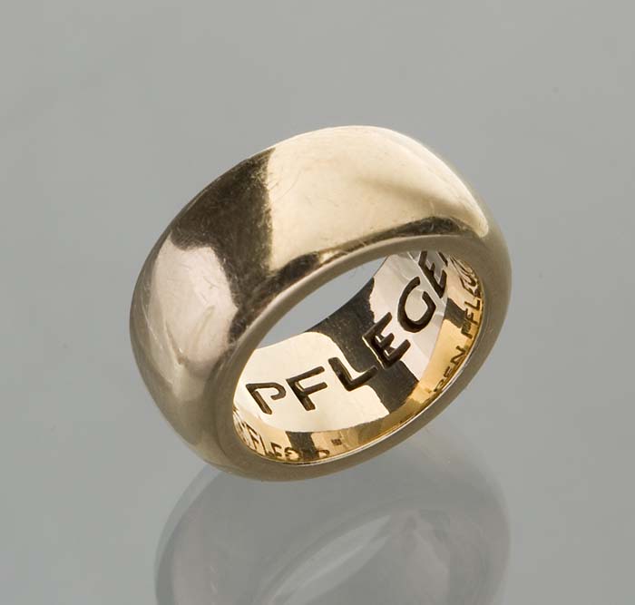 Großer Gold-Ring.