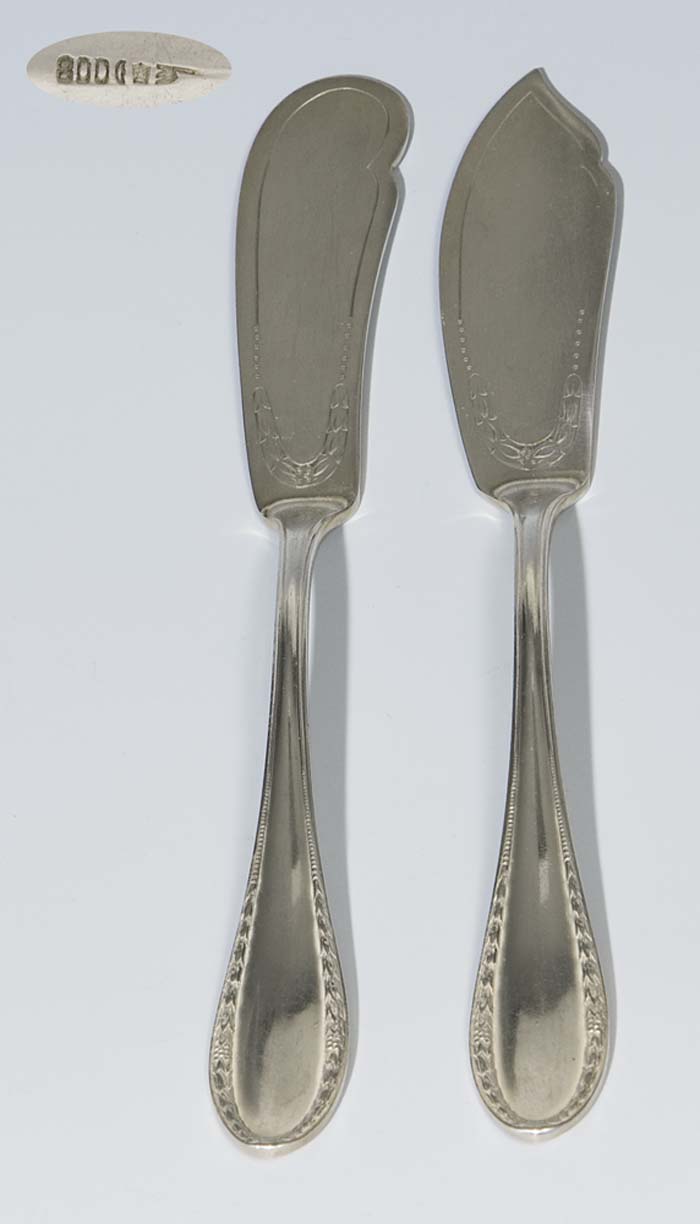 Butter-und Käsemesser.