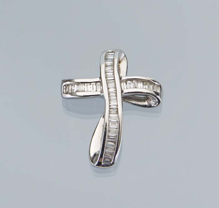Diamant-Kreuz-Anhänger.